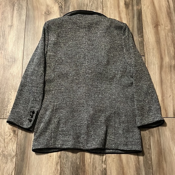 NWT Women’s blazer (L) FLOWER DETAILS - Picture 4 of 5